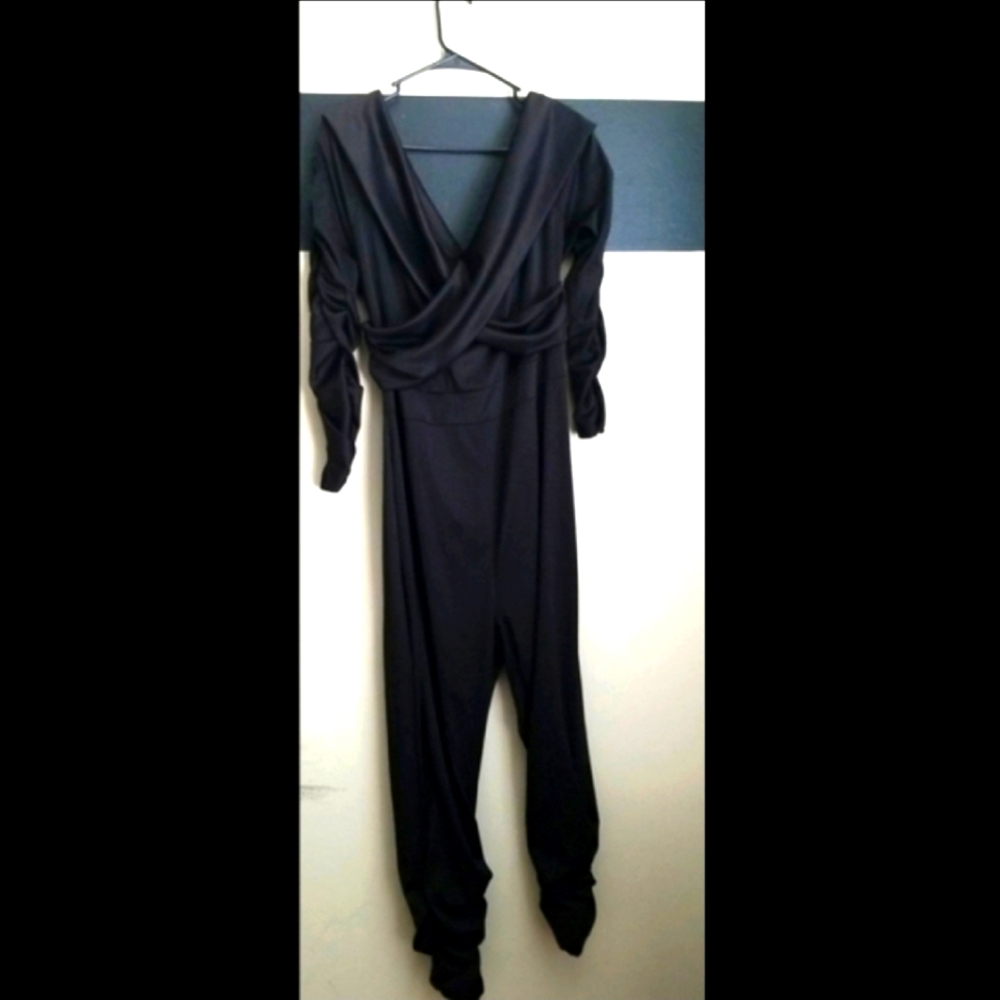 🆕️ LISTING!! BNWOT OFF SHOULDER CRISS CROSS RUCHED JUMPSUIT